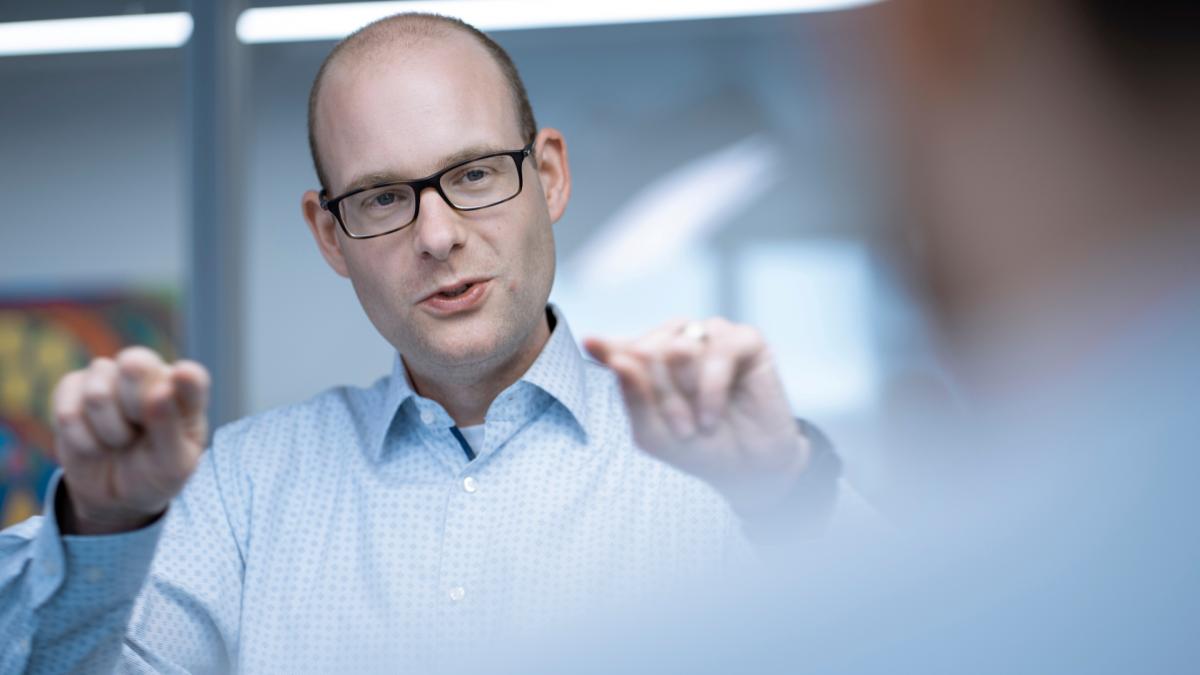 Simon Duppel ist Manager Software Consultant viadat bei viastore