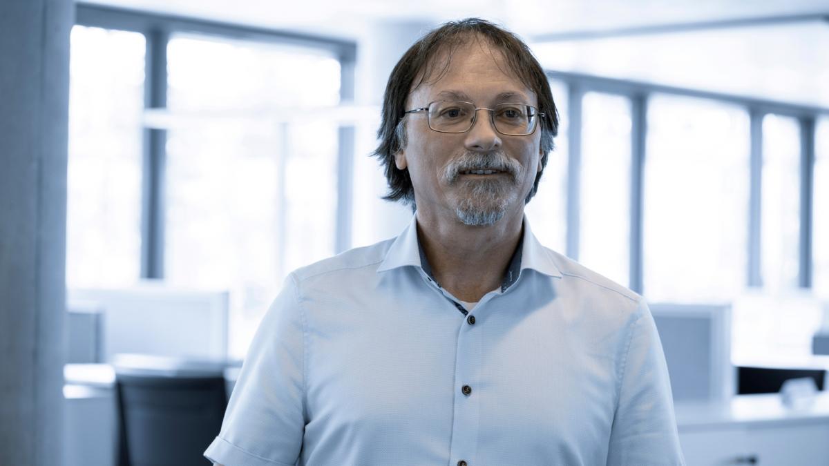 Rolf Schneider, consultor sênior de longa data de apoio às vendas de viastore