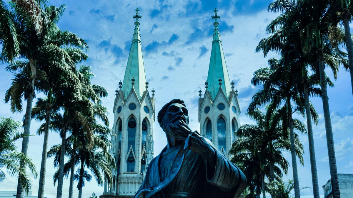 L'une des plus grandes cathédrales néo-gothiques du monde : la cathédrale de Sé