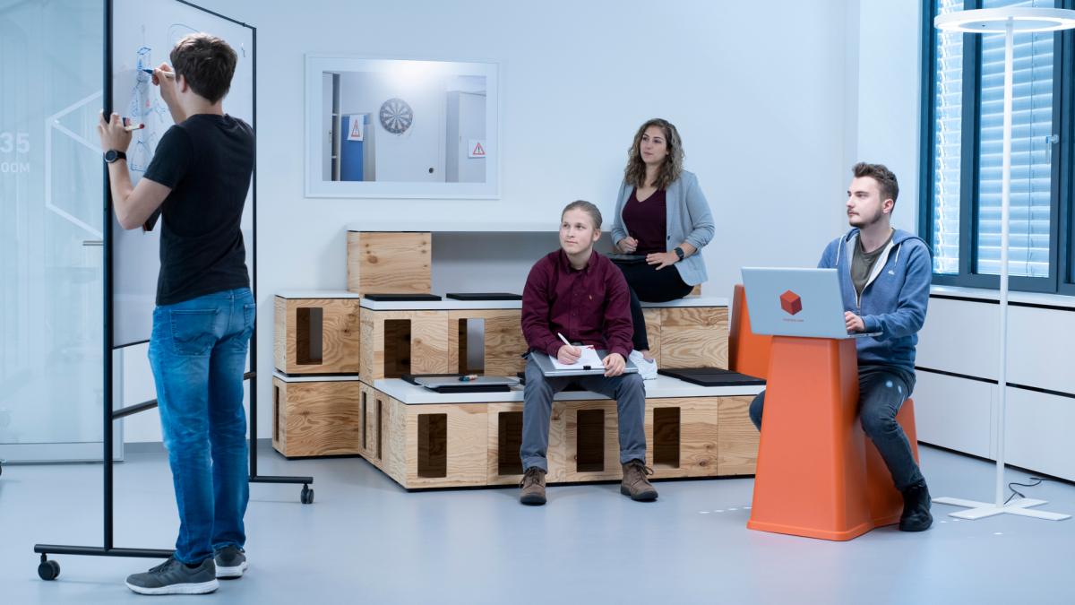 Dual studies and trainees at viastore 