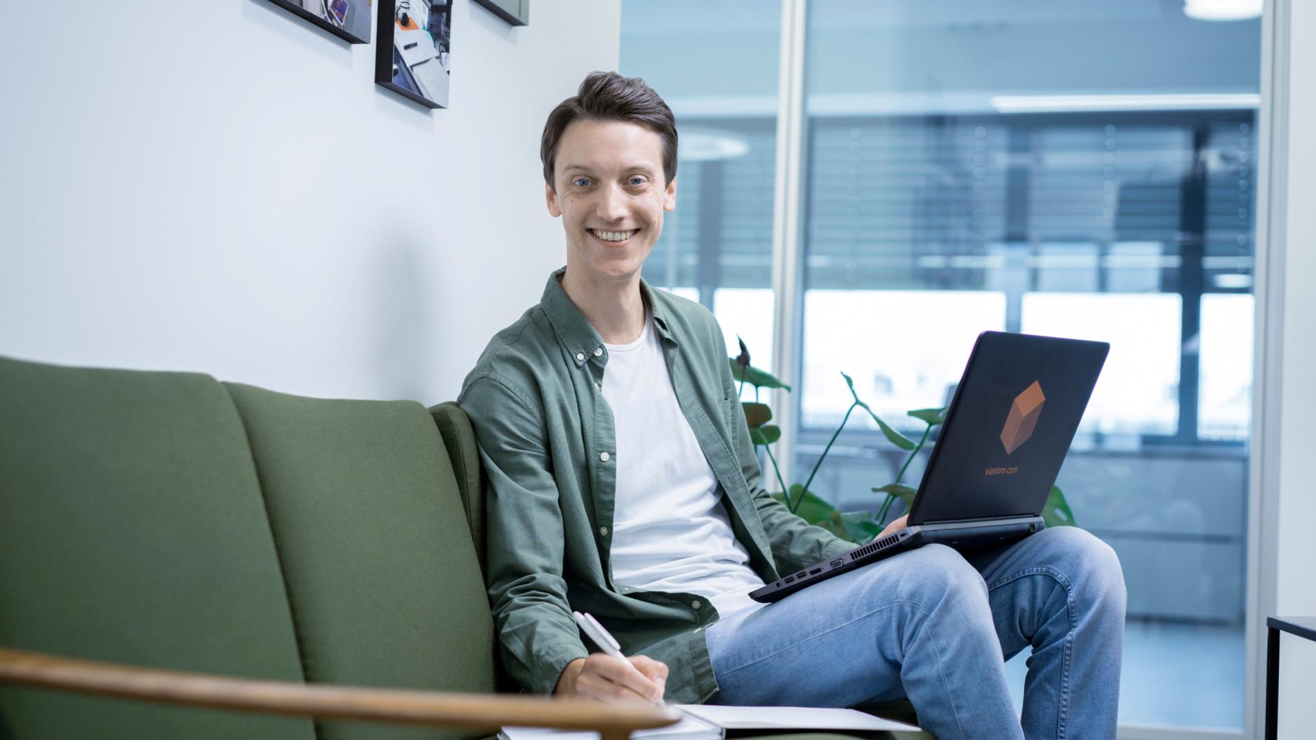 Tobias Faßnacht é projetista elétrico para a tecnologia de controle na viastore