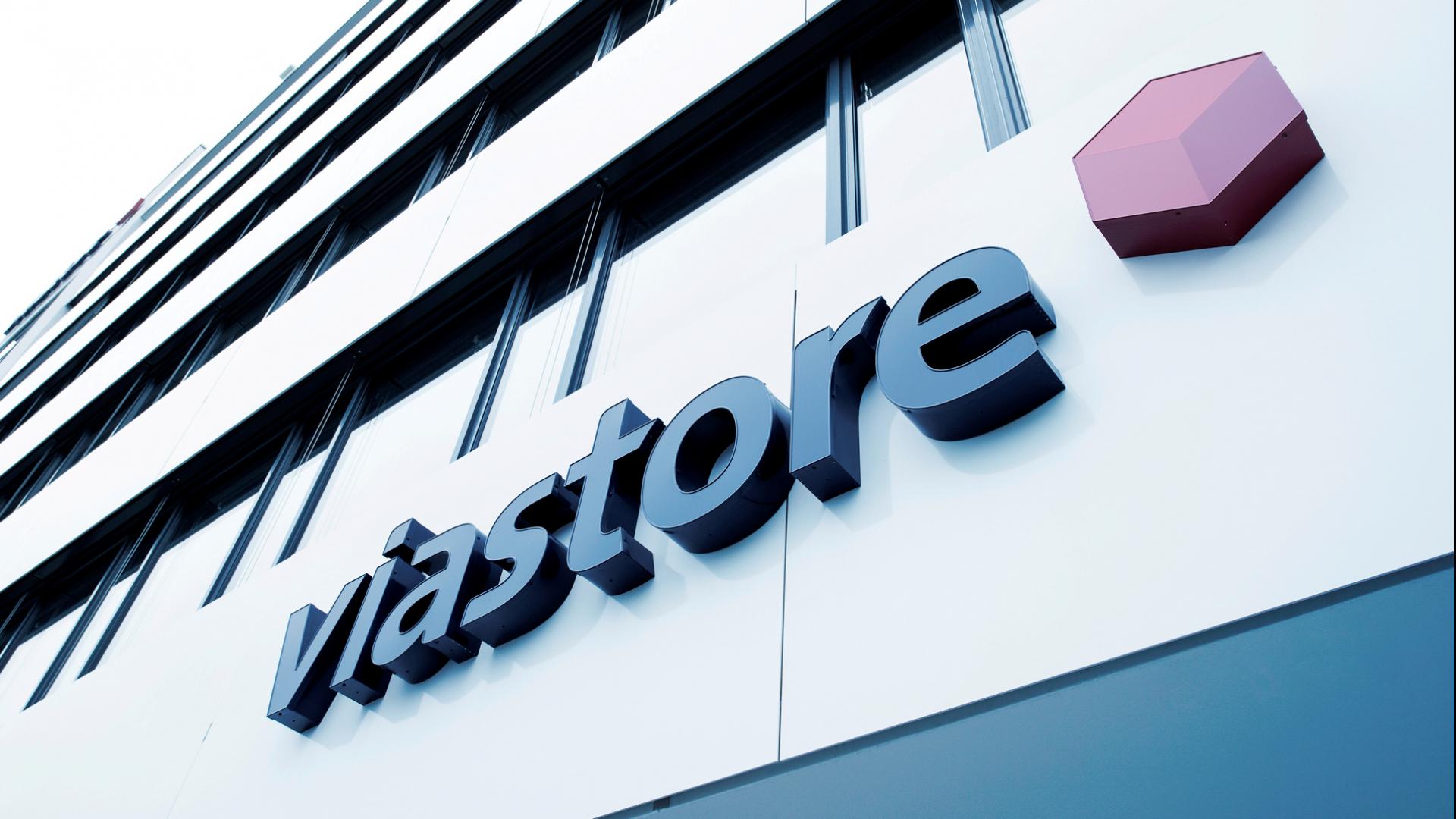 Filial Facade viastore Stuttgart M25