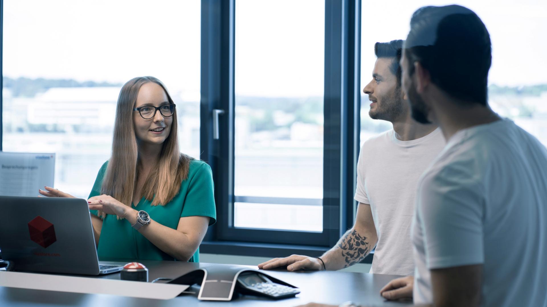 Servicebesprechung bei viastore