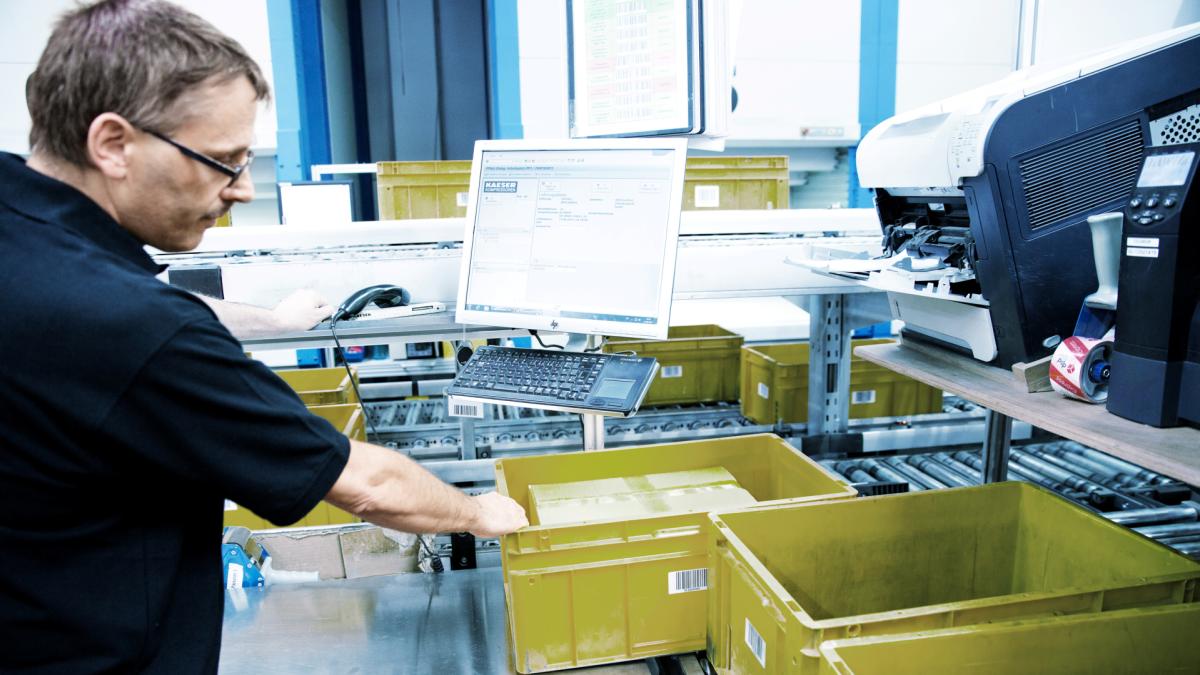Order picking with SAP EWM from viastore at Kaeser, Manufacturing Industry