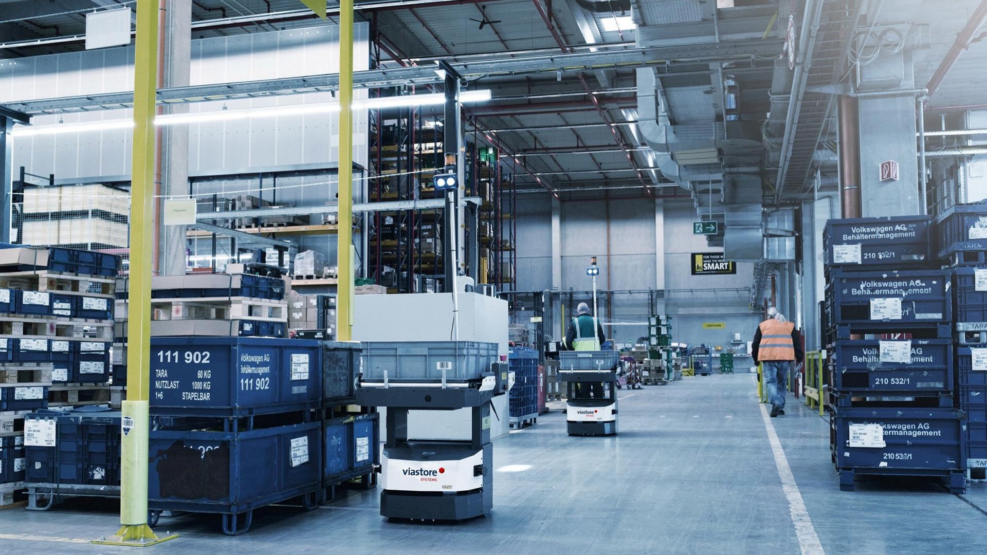 Produktionsversorgung mit Open Shuttle und WMS viadat von viastore bei Tucker, Industrielle Fertigung