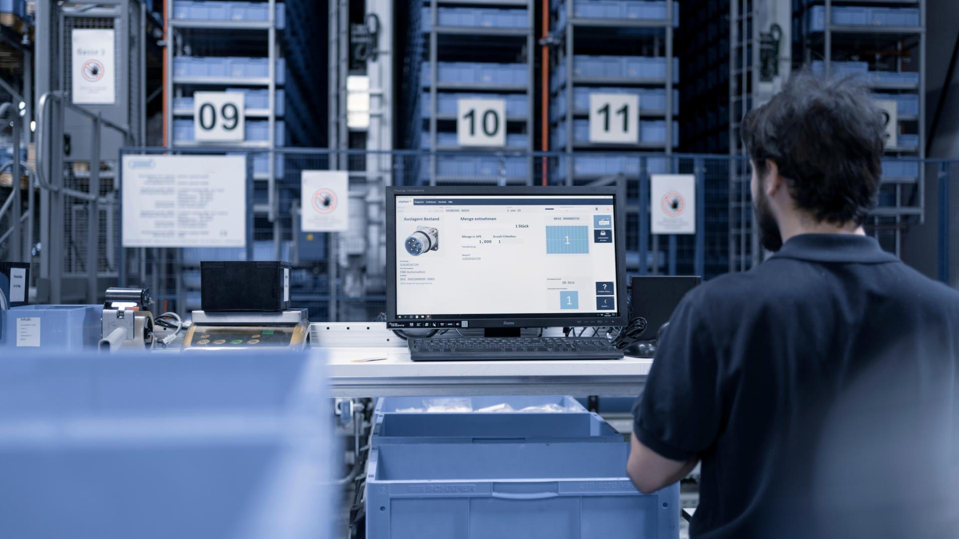 Auftragskommissionierung mit Warehouse management software viadat von viastore bei Hummel, Industrielle Fertigung