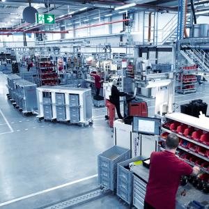 Produktionsversorgung mit WMS viadat von viastore bei Gemü, Industrielle Fertigung