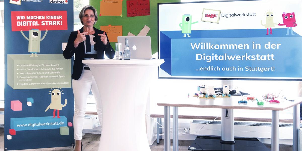 Arbeits- und Wirtschaftsministerin Dr. Nicole Hoffmeister-Kraut bei der Eröffnung der HABA Digitalwerkstatt in Stuttgart