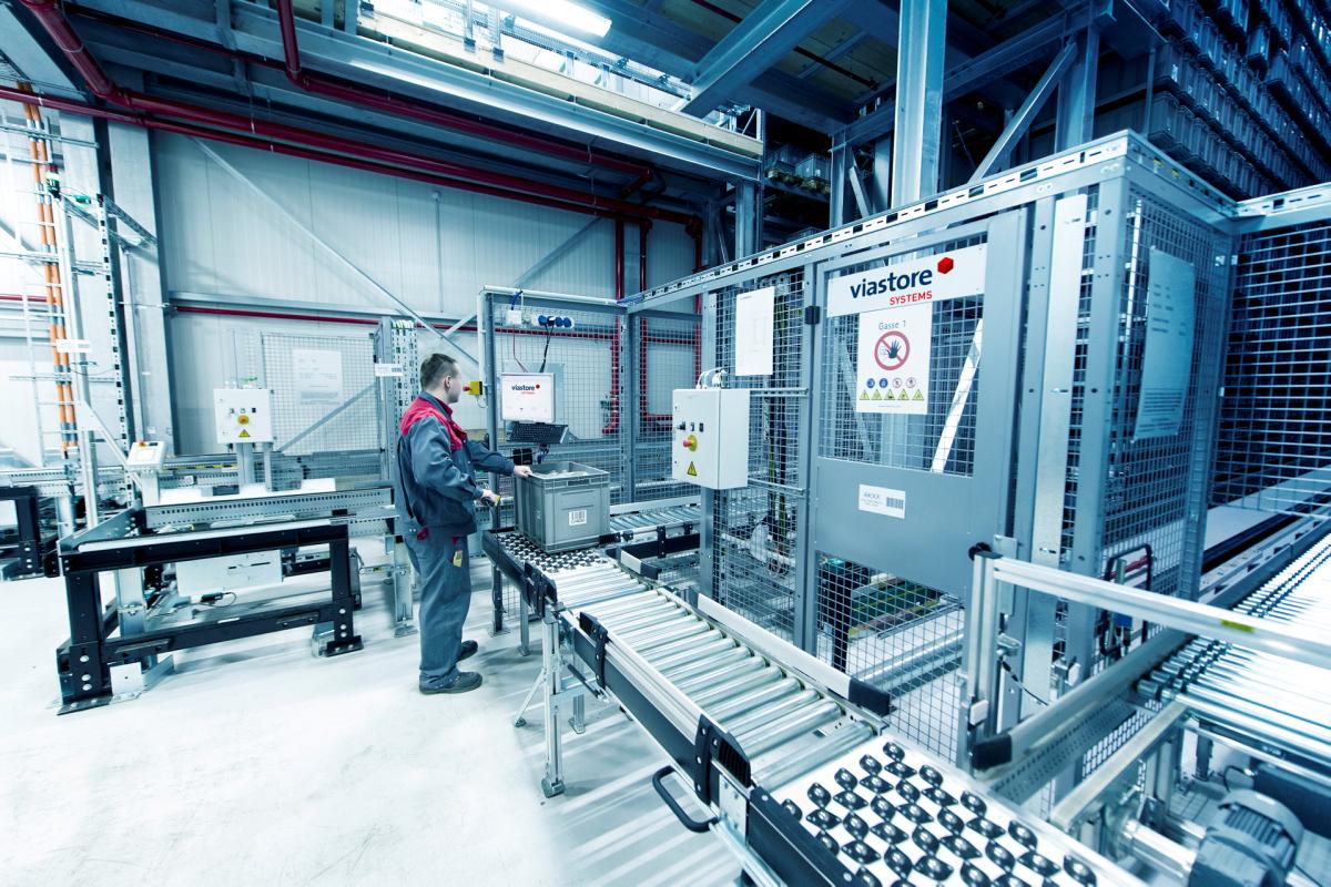 Order picking station, Warehouse systems with SAP EWM at Mennekes, Manufacturing Industry