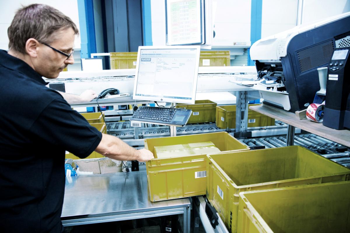 Order picking with SAP EWM from viastore at Kaeser, Manufacturing Industry
