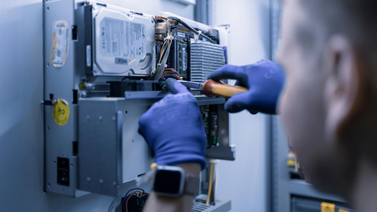 viastore maintenance of electrical systems at Hummel, Manufacturing Industry