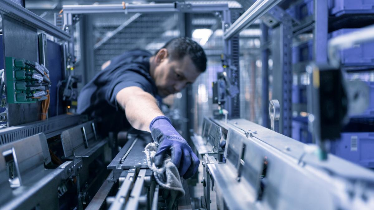 viastore DGUV Wartung der elektrischen Systeme bei Hummel, Industrielle Fertigung