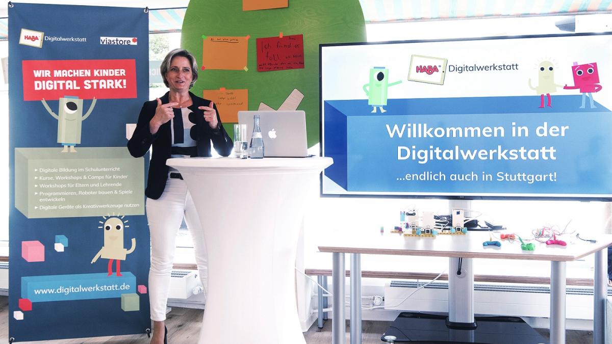Arbeits- und Wirtschaftsministerin Dr. Nicole Hoffmeister-Kraut bei der Eröffnung der HABA Digitalwerkstatt in Stuttgart