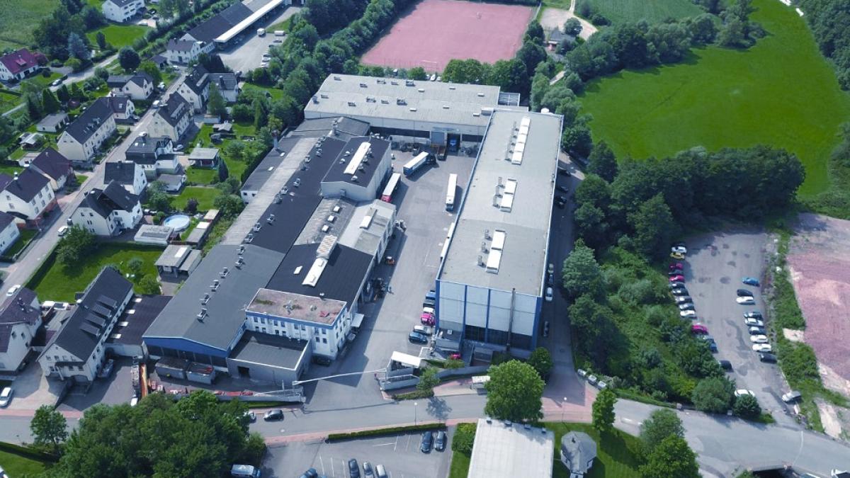 Blick auf den Standort Plettenberg der Mendritzki GmbH & Co. KG aus der Vogelperspektive