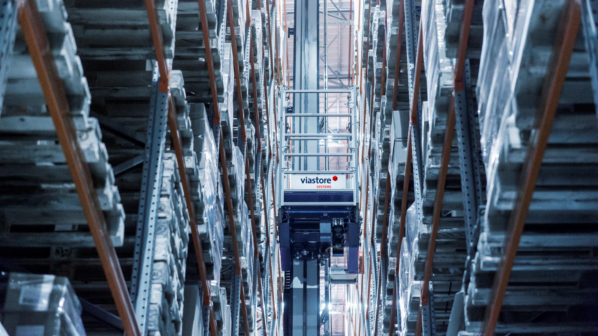 Armazém automático de paletes da viastore na Dermofarm, indústria farmacêutica