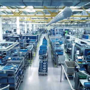 viastore Routenzug zur Produktionsversorgung bei Knorr Bremse, Industrielle Fertigung 