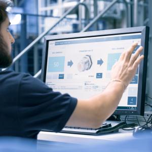 Auftragskommissionierung mit Warehouse management software viadat von viastore bei Hummel, Industrielle Fertigung