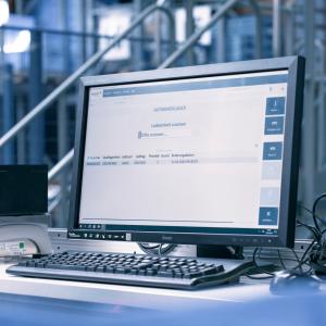Auftragskommissionierung mit Warehouse management software viadat von viastore bei Hummel, Industrielle Fertigung