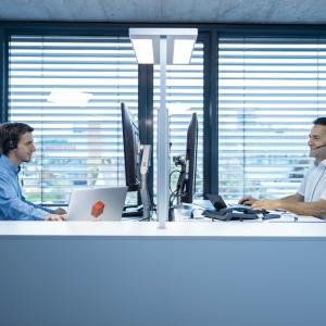 Hotline-Kollegen bei viastore