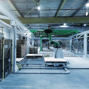Robot portique dans un magasin automatique à hauts rayonnages de viastore pour VPK
