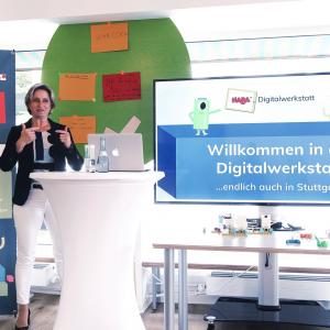 Arbeits- und Wirtschaftsministerin Dr. Nicole Hoffmeister-Kraut bei der Eröffnung der HABA Digitalwerkstatt in Stuttgart