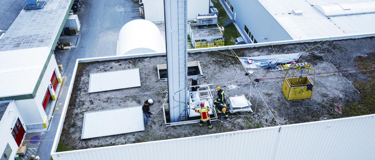 Modernización del almacén de viastore en Metabo, producción industrial, referencia, instalación de un nuevo transelevador