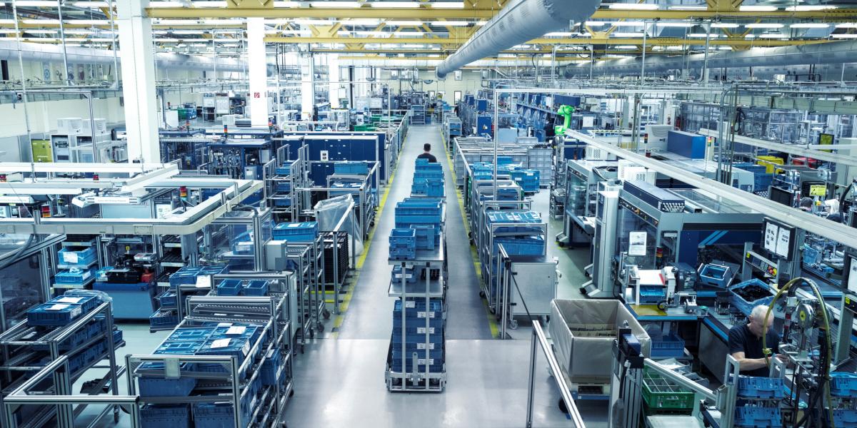 viastore Routenzug zur Produktionsversorgung bei Knorr Bremse, Industrielle Fertigung 