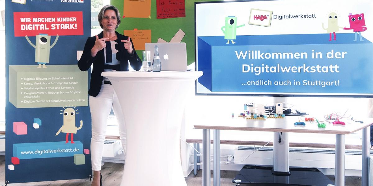 Arbeits- und Wirtschaftsministerin Dr. Nicole Hoffmeister-Kraut bei der Eröffnung der HABA Digitalwerkstatt in Stuttgart