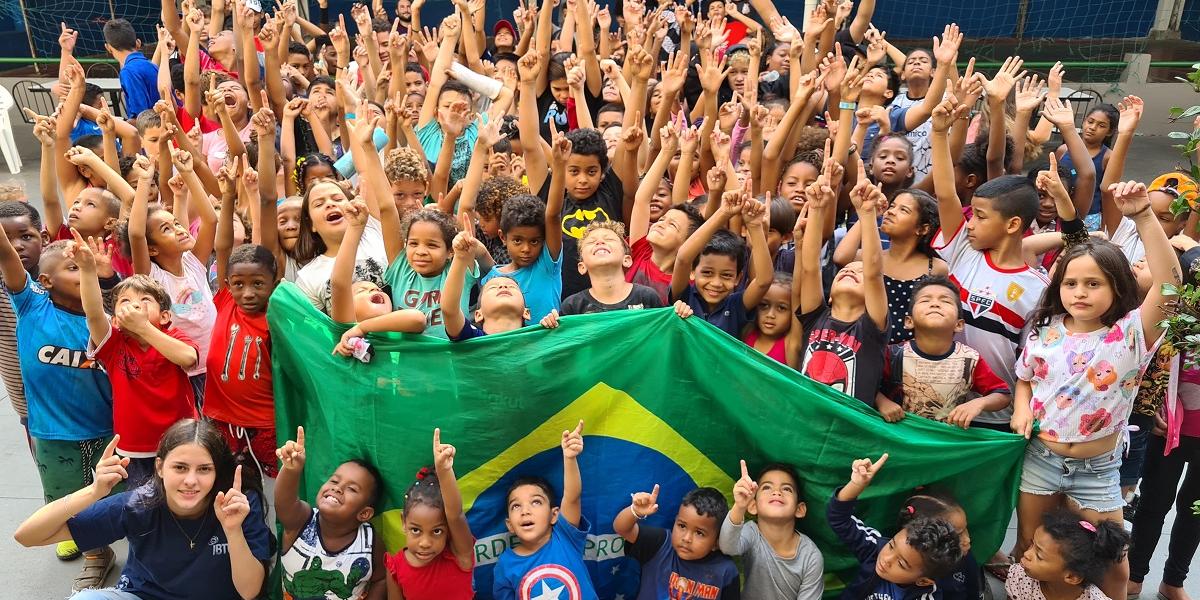viastore spendet an Kinder in Brasilien