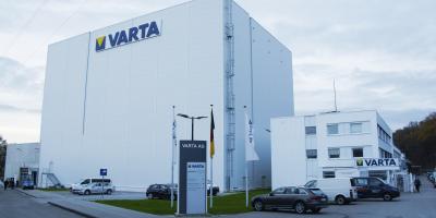 Vue extérieure du magasin grande hauteur de viastore chez VARTA Microbattery à Ellwangen