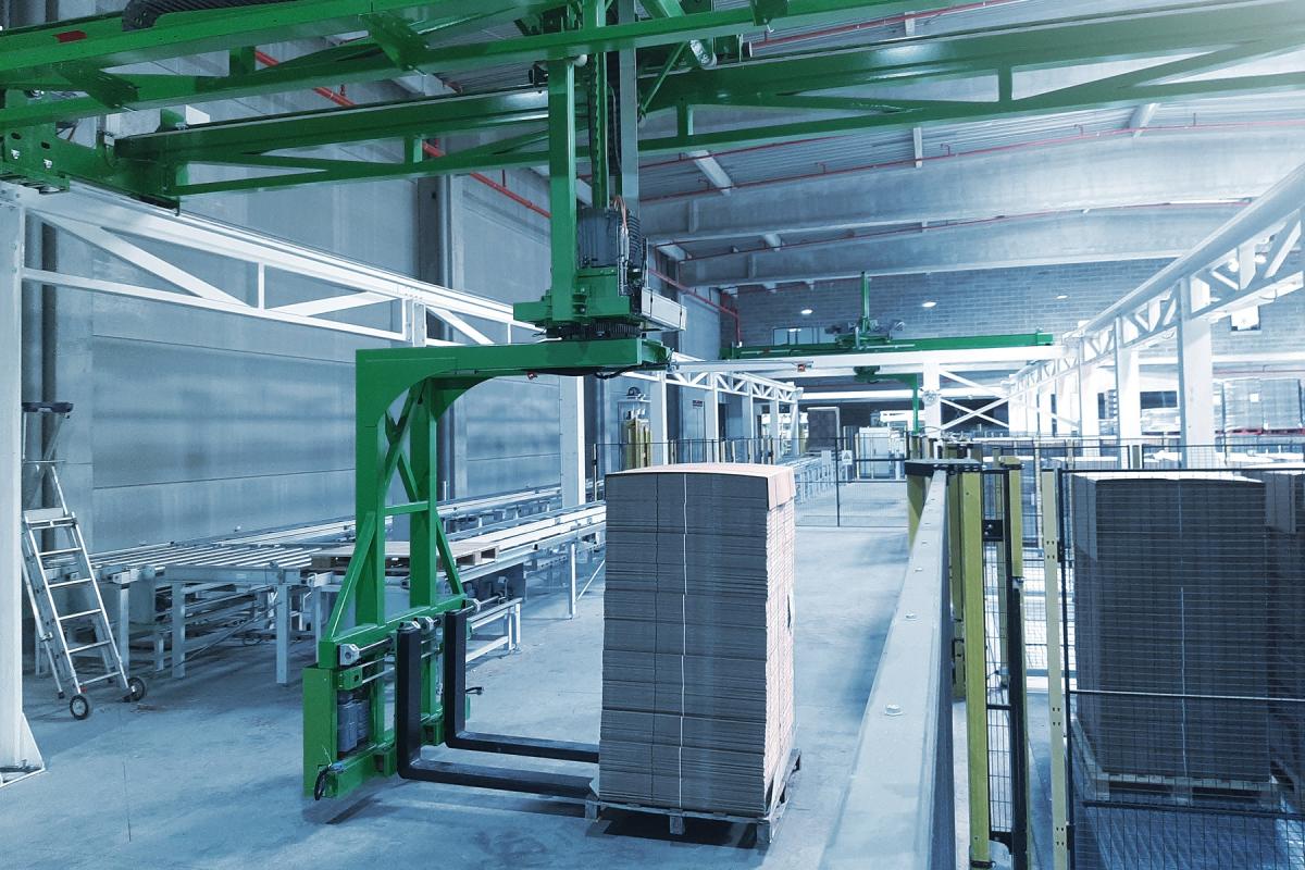 Gantry robot packs slave pallet in automatic high-bay warehouse from viastore for VPK