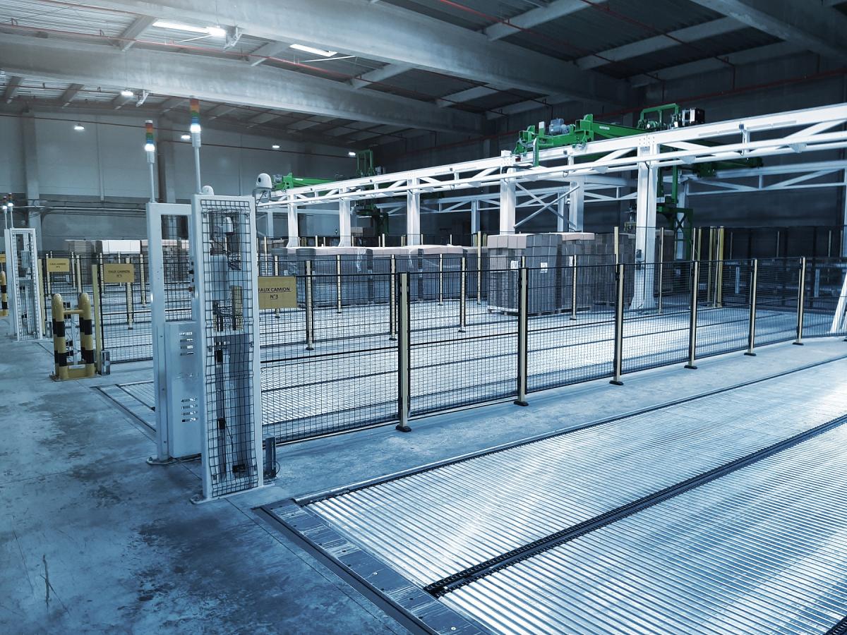 Zone de préparation dans le magasin automatique à hauts rayonnages de viastore pour VPK