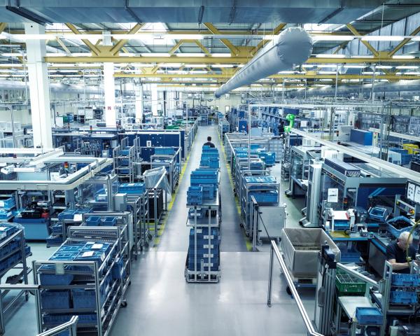 viastore Routenzug zur Produktionsversorgung bei Knorr Bremse, Industrielle Fertigung 