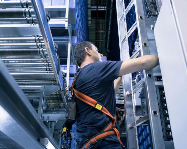 viastore Leiterprüfung bei Hummel, Industrielle Fertigung